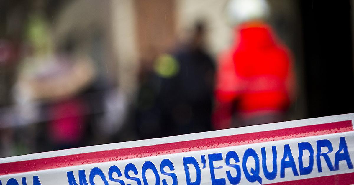 ベルケア・デンポルダで5歳男児が殺害され、その母親が刺殺されているのが発見される。