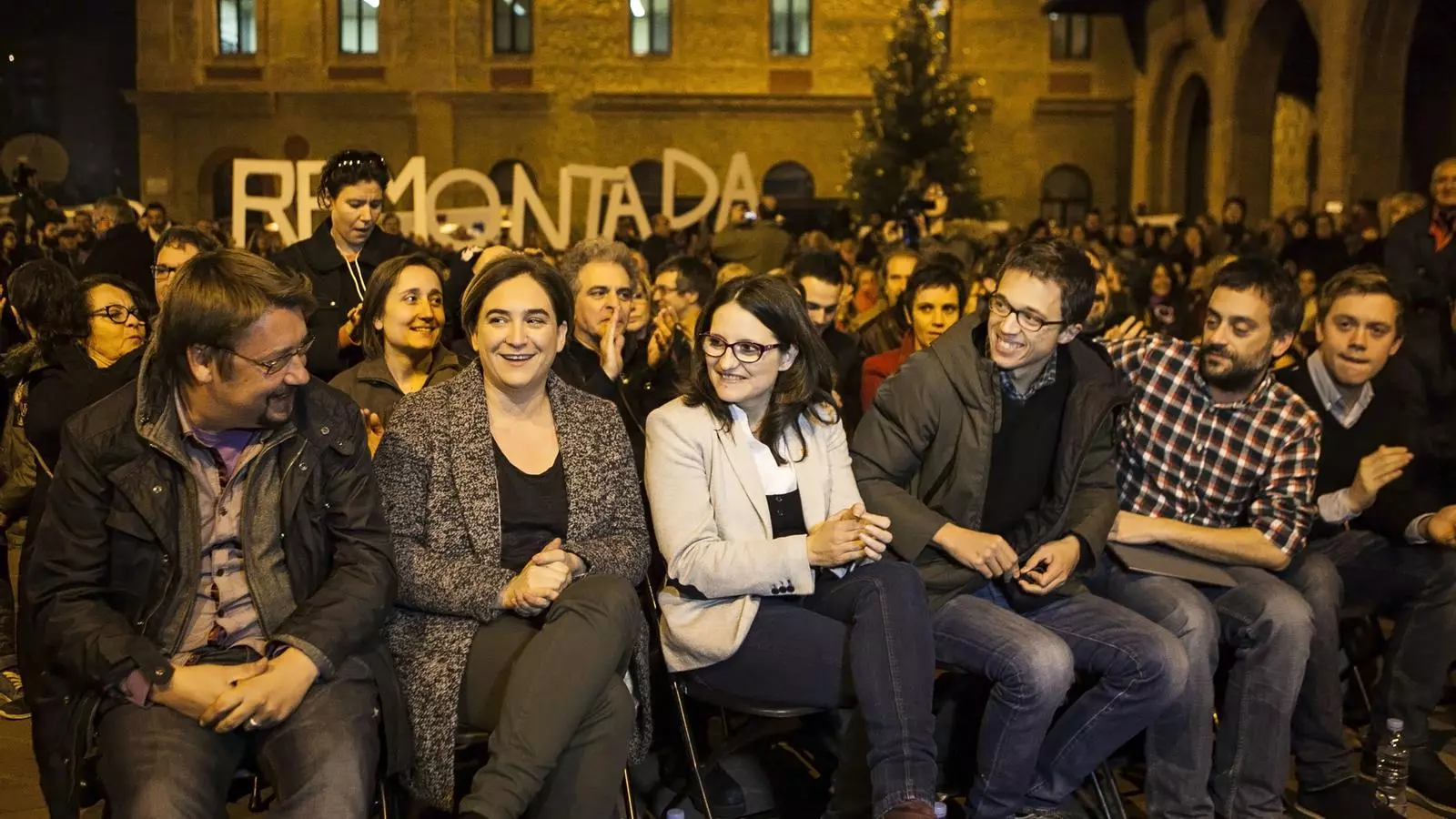 Xavier Domènech, Ada Colau, Mònica Oltra, Íñigo Errejón, Xulio Ferreiro i Owen Jones, a Nou Barris / CÈLIA ATSET