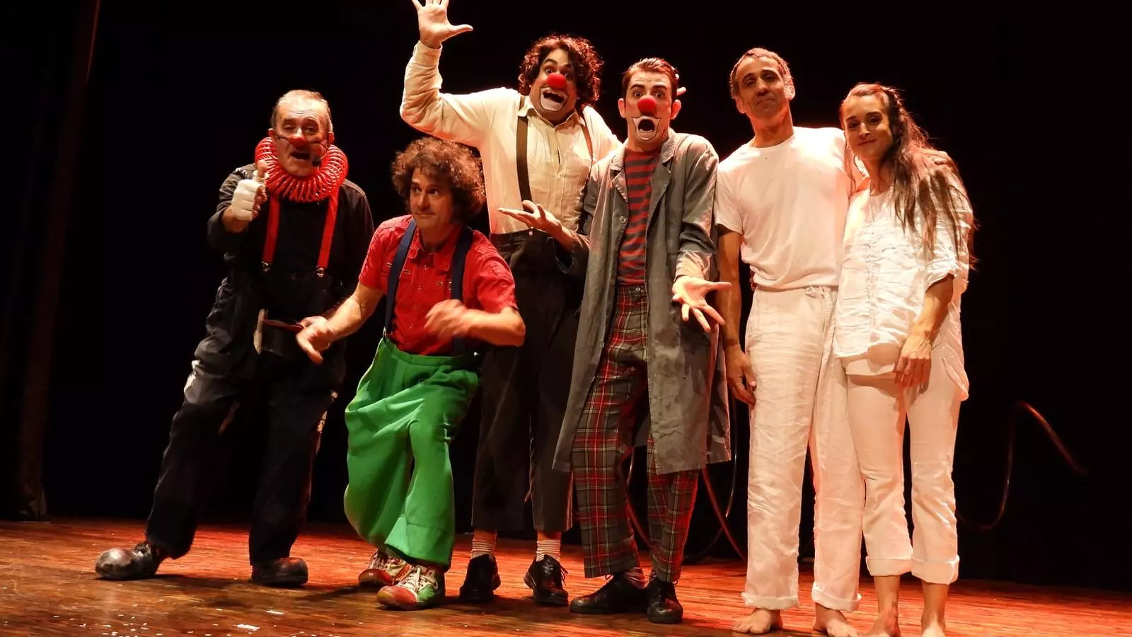 Fundada l’any 1995, la Fundació Xarxa és una entitat que promou la llengua i la cultura catalanes a través de les arts escèniques
