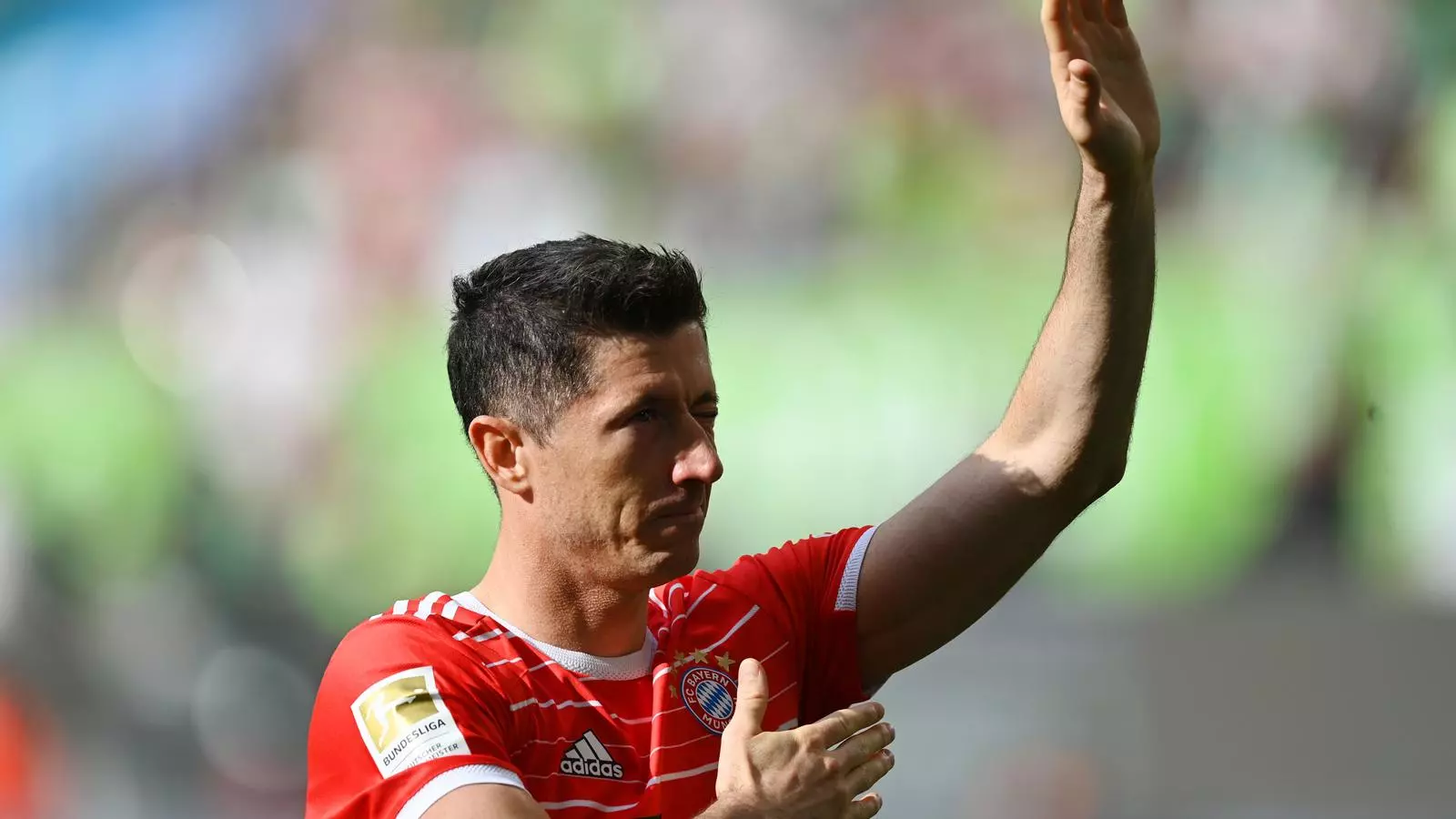 Robert Lewandowski del FC Bayern Munic celebra després que el seu equip acabés la temporada com a campió de la Bundesliga