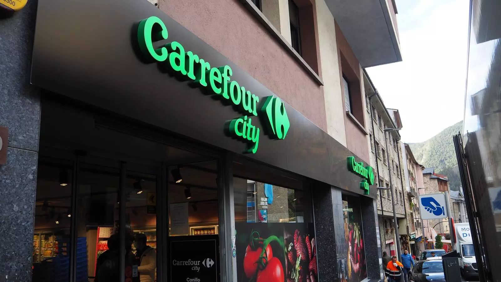 La façana del nou Carrefour City, a Canillo.