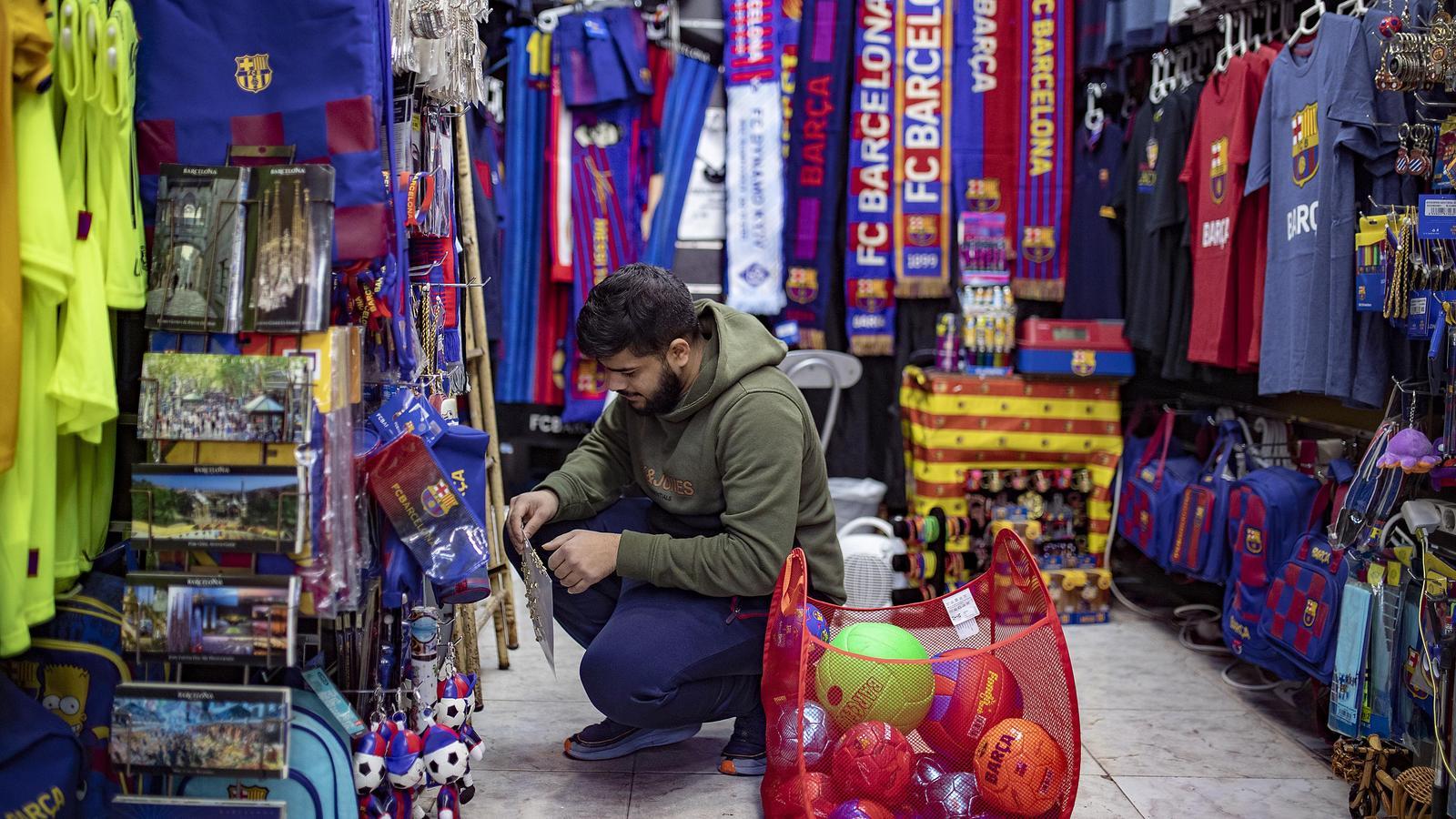 Imatge d'un dels comerços de l'exterior del Camp Nou que pot veure's afectat per l'Espai Barça