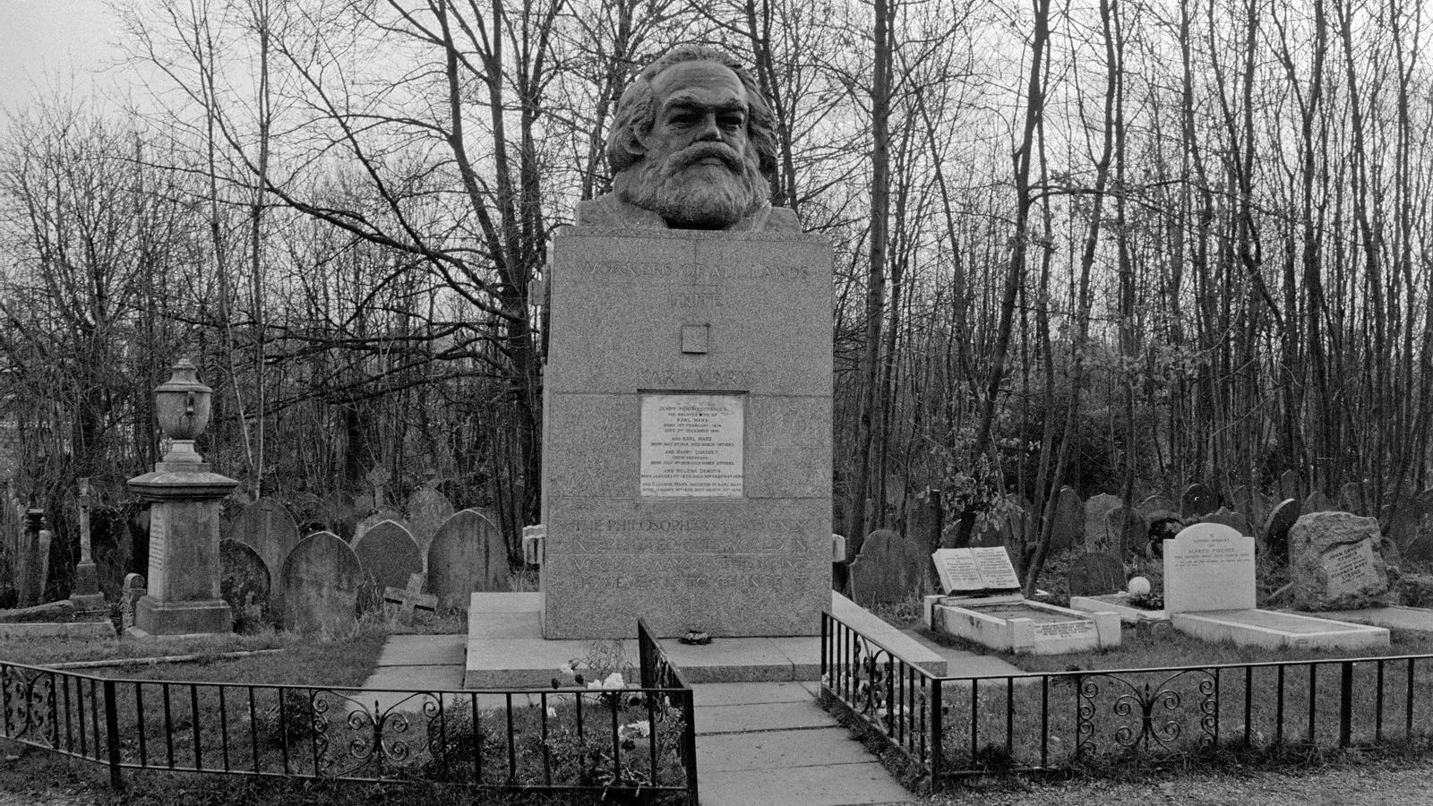 Memorial a Karl Marx, al cementeri de Highgate, al nord de Londres / JOHN CHAPMAN