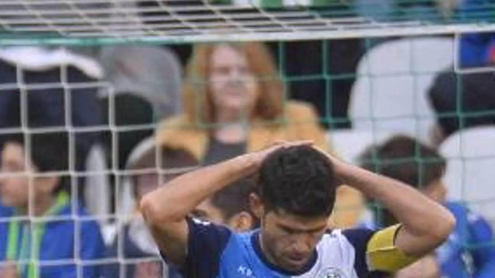 Hidalgo, després de fallar una ocasió de gol