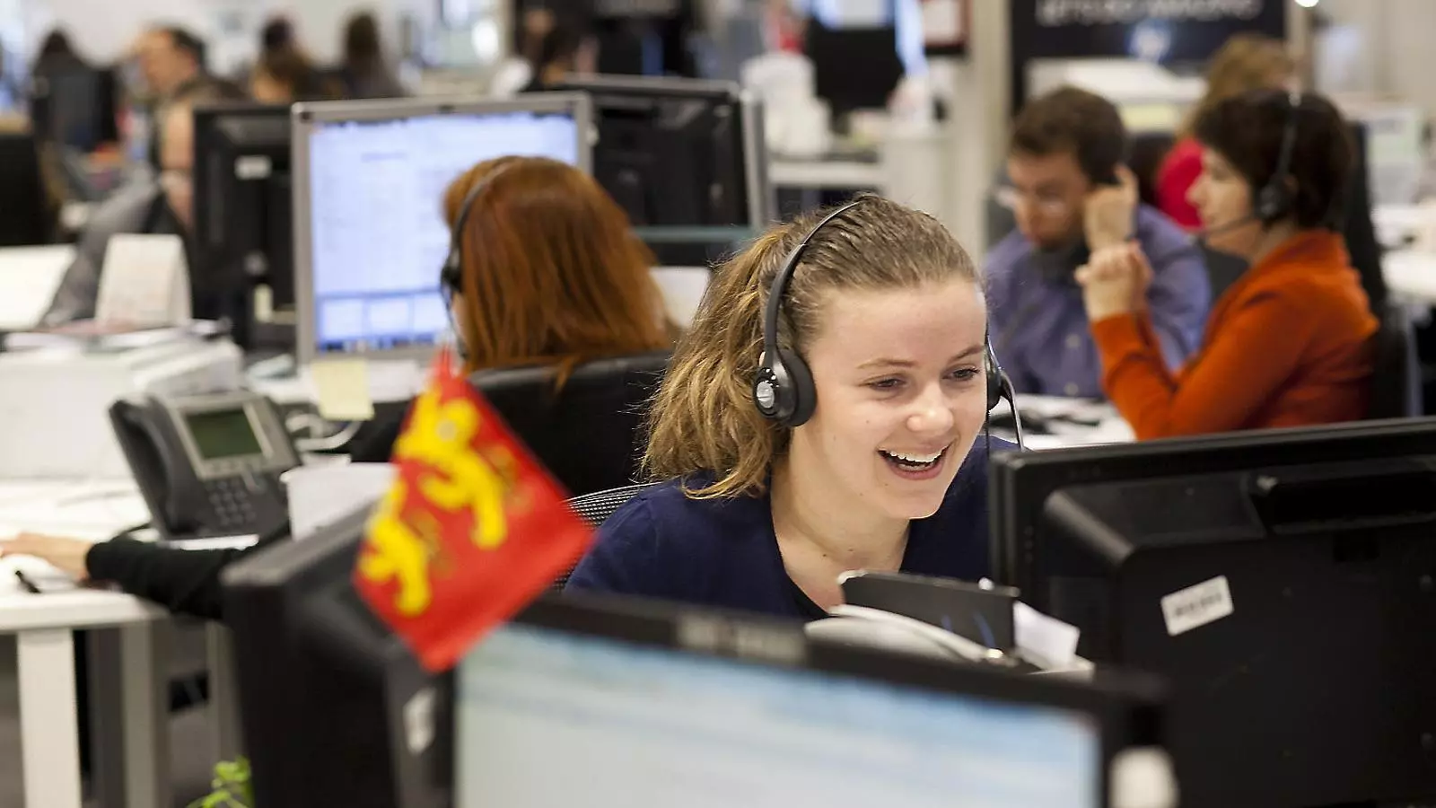 Emprenem Teleoperadors: 25 llamadas la hora y 600 euros al mas