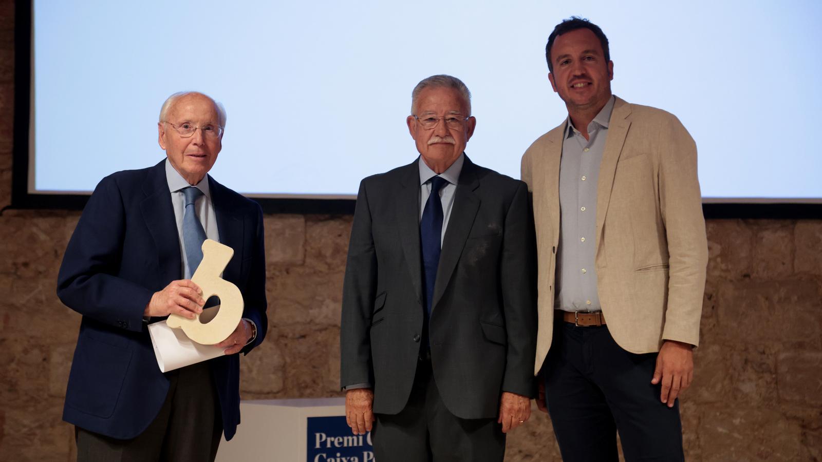 Paco Tutzó, president of Quesería Menorquina and shareholder Eduard Soriano with Biel Ferragut, general director of ARA Balears.