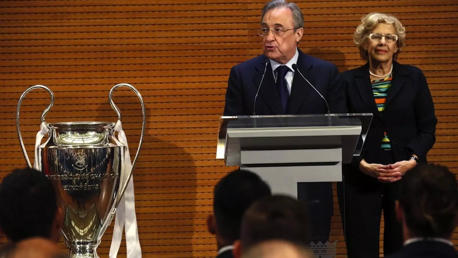 Florentino Pérez, rebut per l'alcaldessa de Madrid, Manuela Carmena