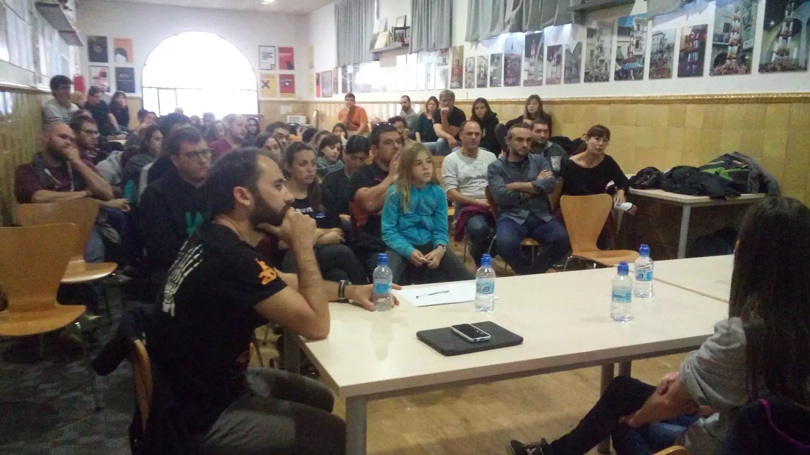 Una vuitantena de castellers reflexionen al voltant de la figura del pilar