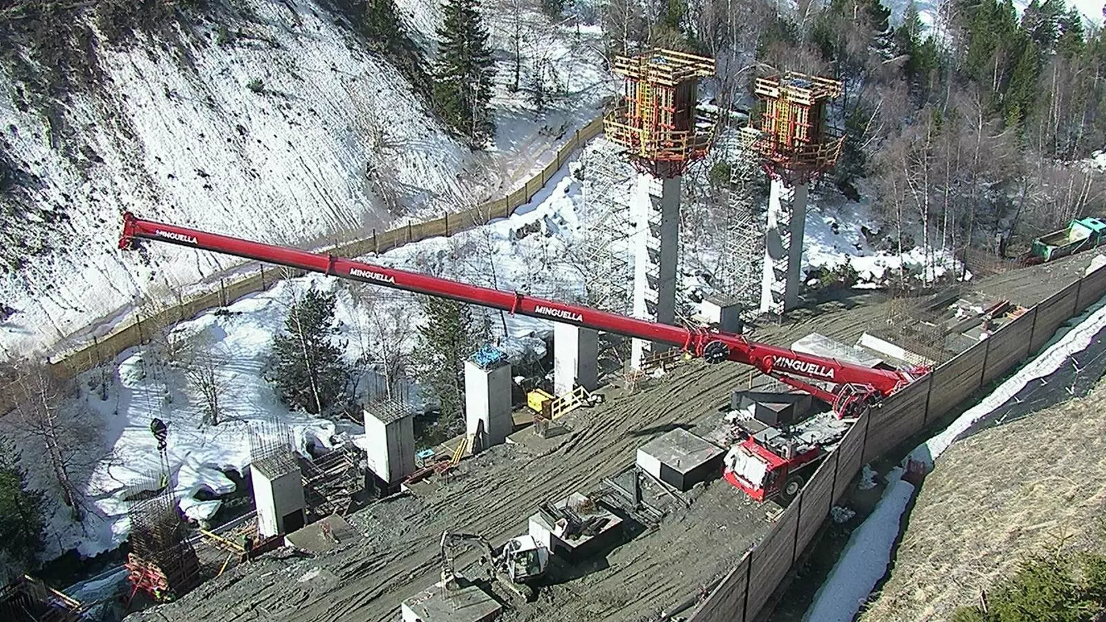 Construcció de les pilastres que sustentaran les bigues de la plataforma de Soldeu. / ANA