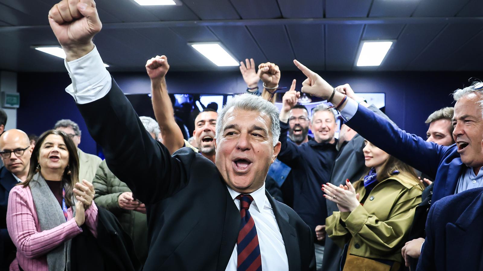 Joan Laporta celebrant la victòria a la seva seu electoral