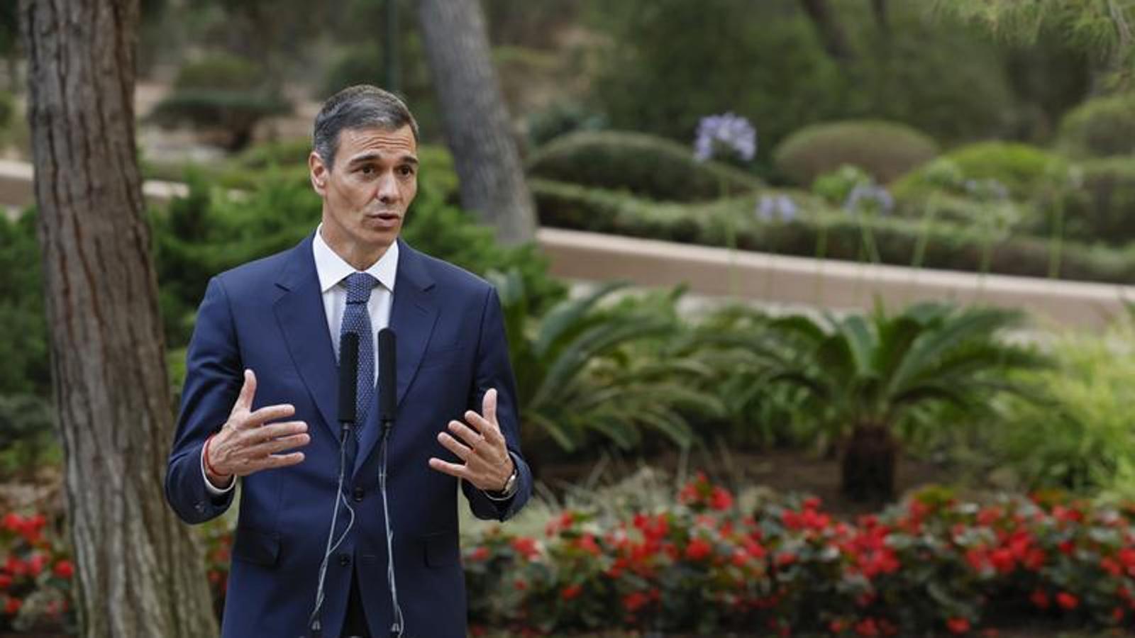 Spanish Prime Minister Pedro Sánchez holds a press conference after meeting with King Felipe VI at the Marivent Palace in Palma.