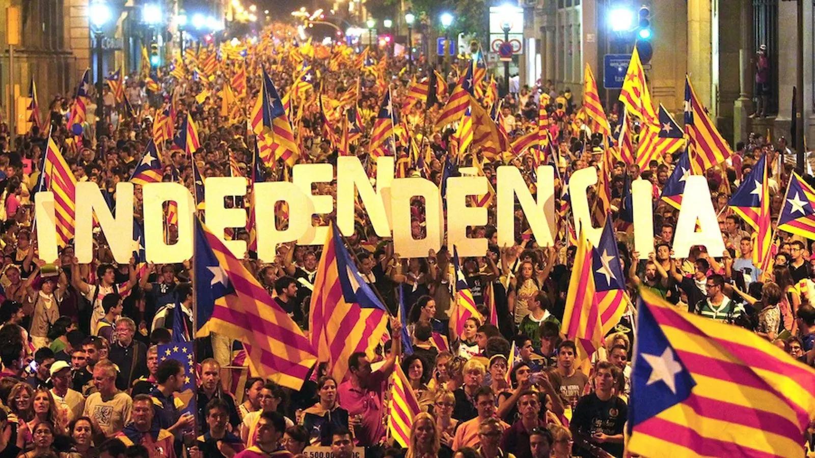 La manifestació de la Diada al final de la Via Laietana / PERE VIRGILI