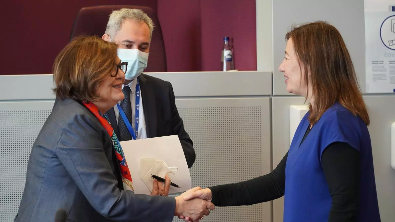 La comissària de Transport de la Comissió Europea, Adina Valean, i la presidenta del Govern, Francina Armengol