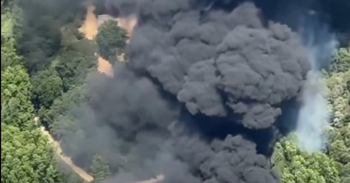 #Últimahora Un incendi a Òrrius, al Maresme, obliga a confinar la població

El foc crema el pati d'una indústria i ja s'ha propagat a massa forestal