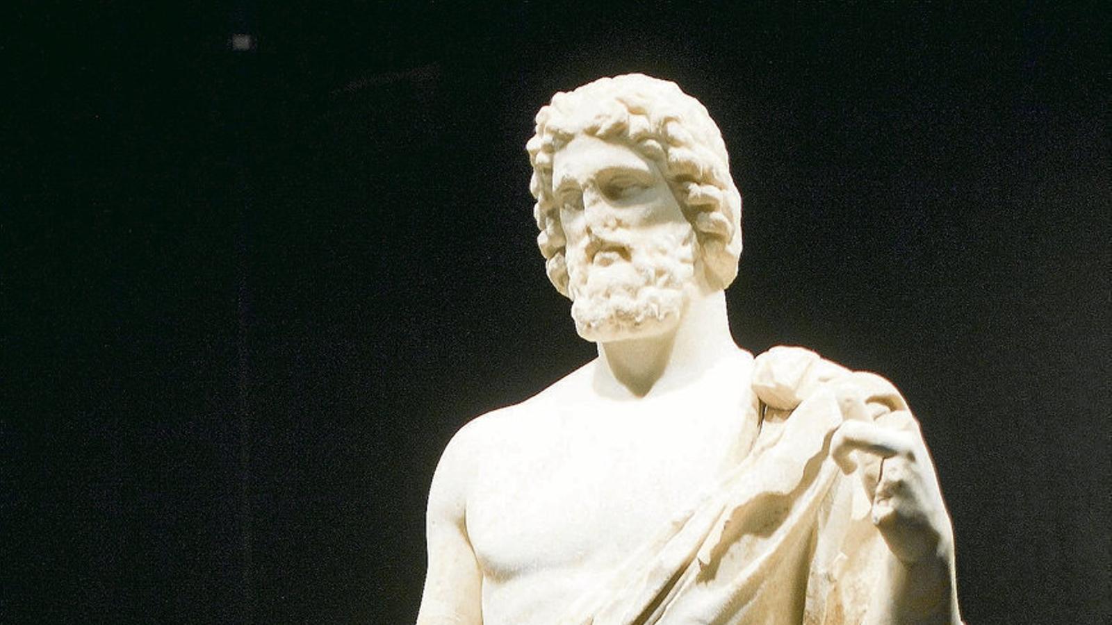 El déu Asclepi ens rep amb  els braços oberts