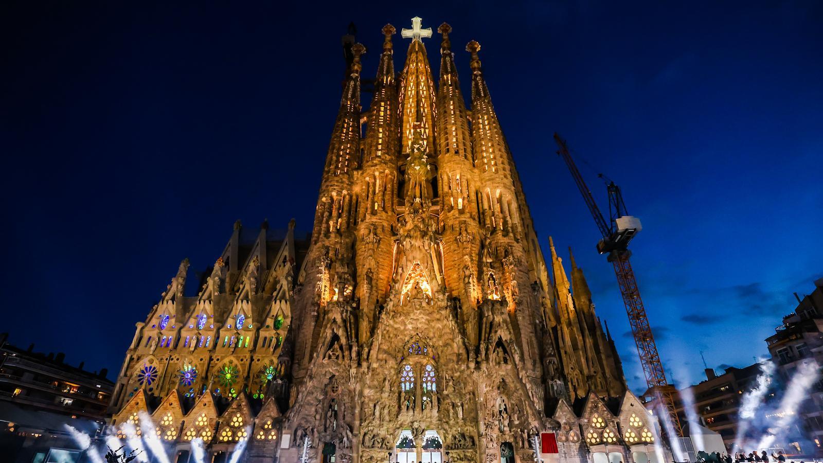 León XIV bendice la Sagrada Familia