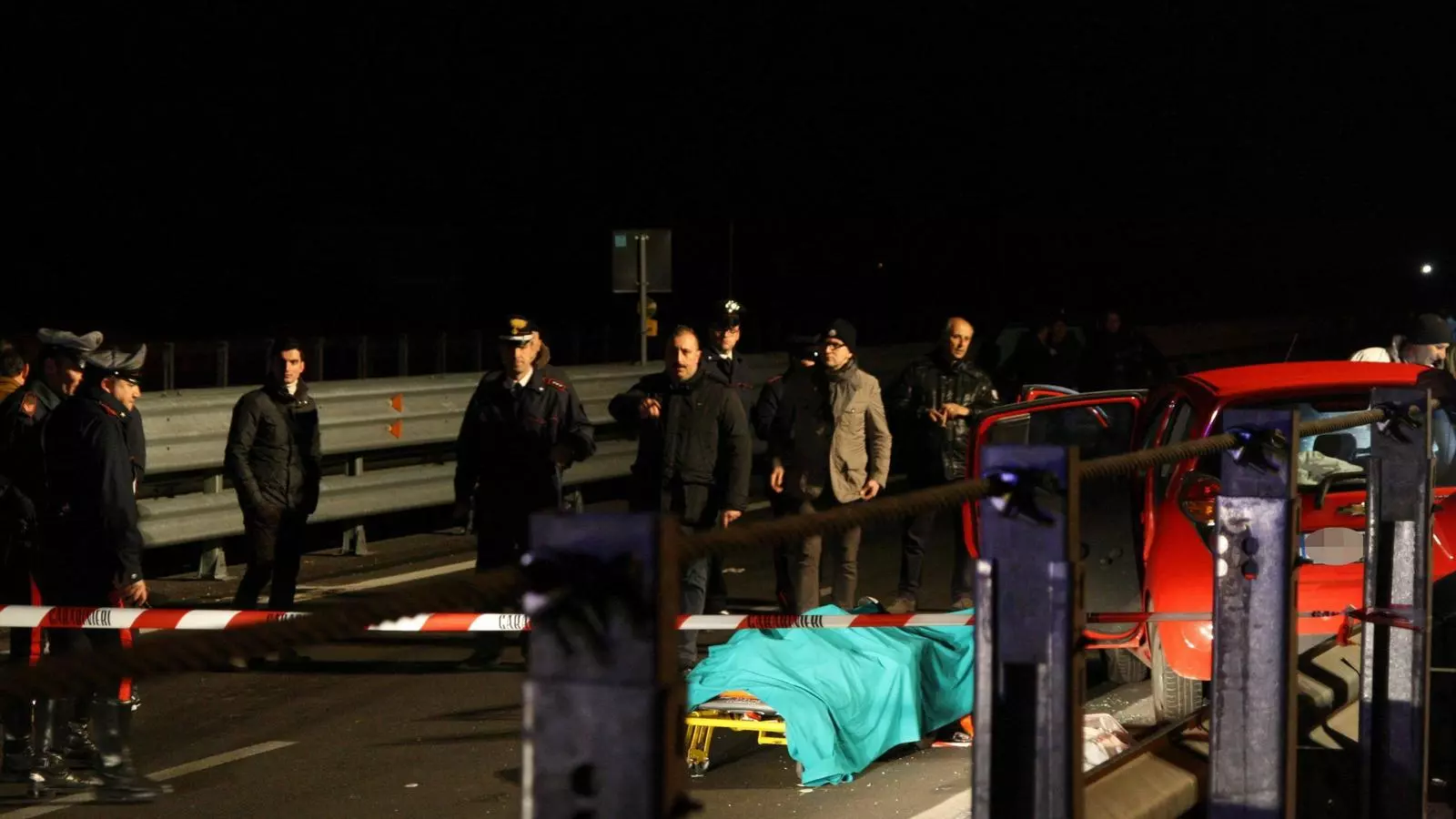 La policia italiana investiga l'assassinat d'un nen a Taranto (Italia)
