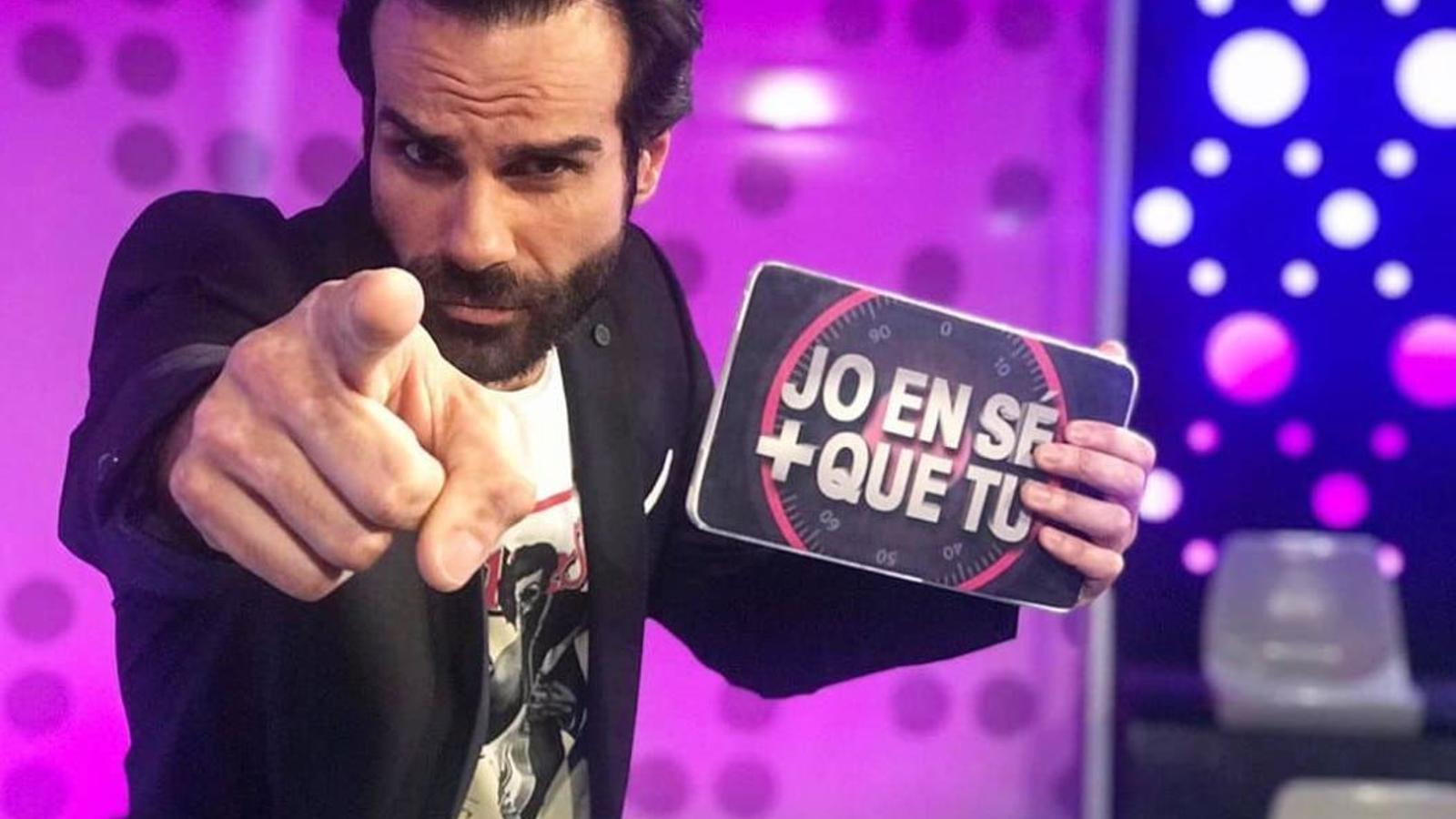 David Ordinas, al plató de 'Jo en sé més que tu', el concurs d'IB3.