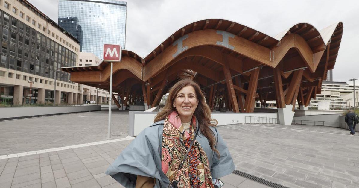 Benedetta Tagliabue在那不勒斯车站项目引入“混凝土上的森林”