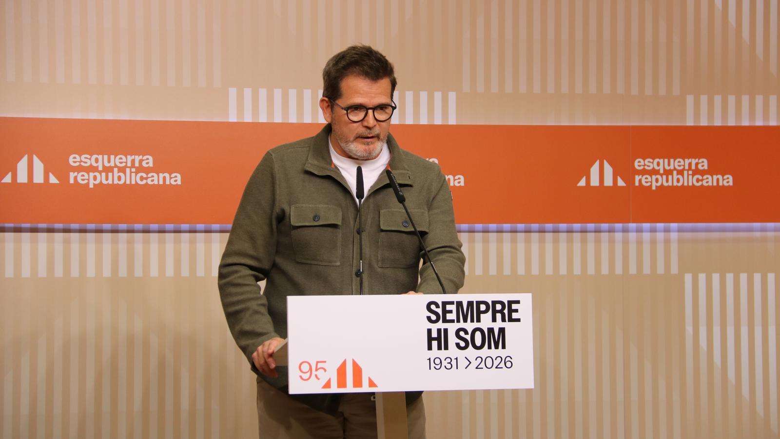 El portaveu d'ERC, Isaac Albert, en roda de premsa aquest dilluns.