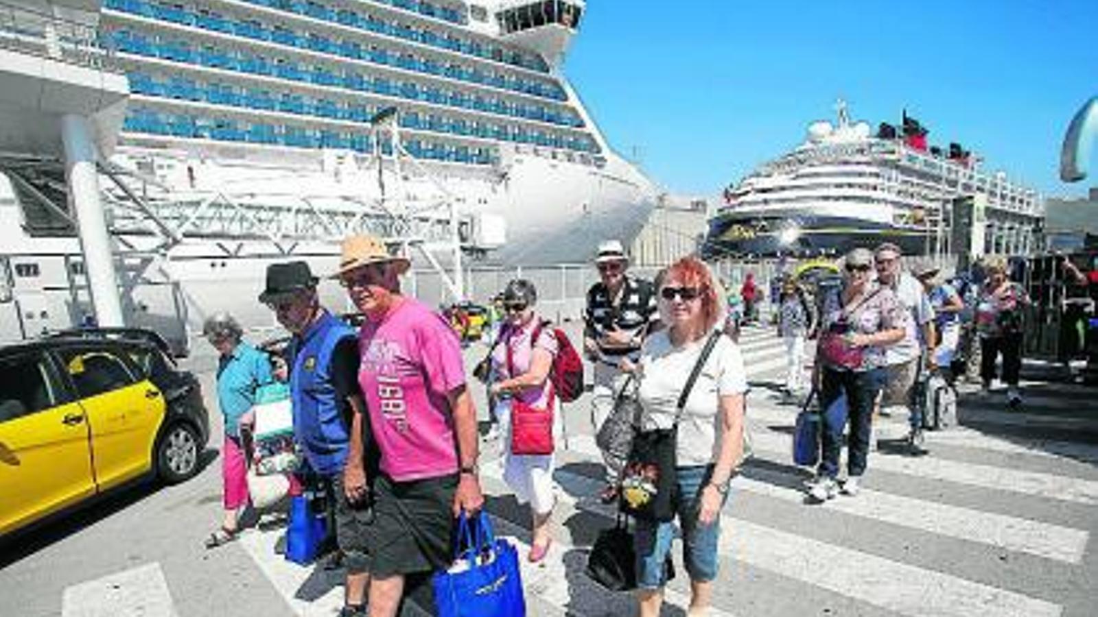 Barcelona va acollir l’any passat 2,6 milions de creueristes, una xifra que es va aproximar al rècord de fa tres anys.