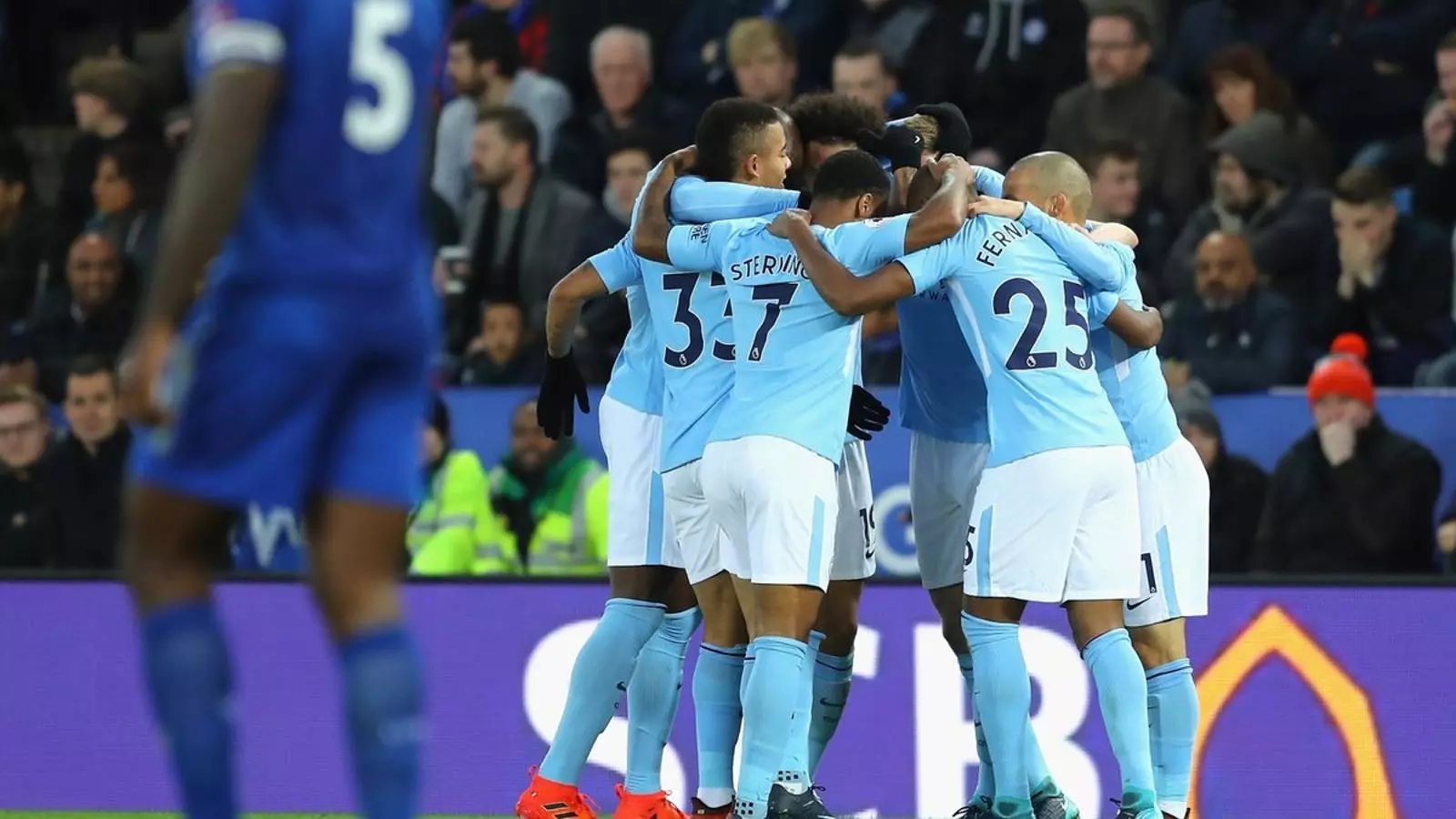 Els jugadors del City celebren el segon gol al camp del Leicester