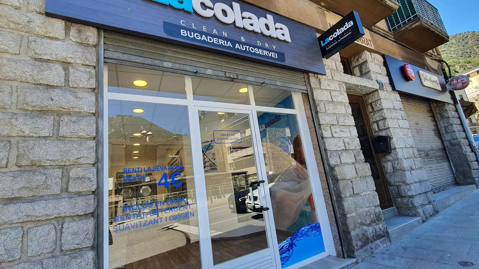 Una bugaderia d'autoservei a Andorra la Vella.