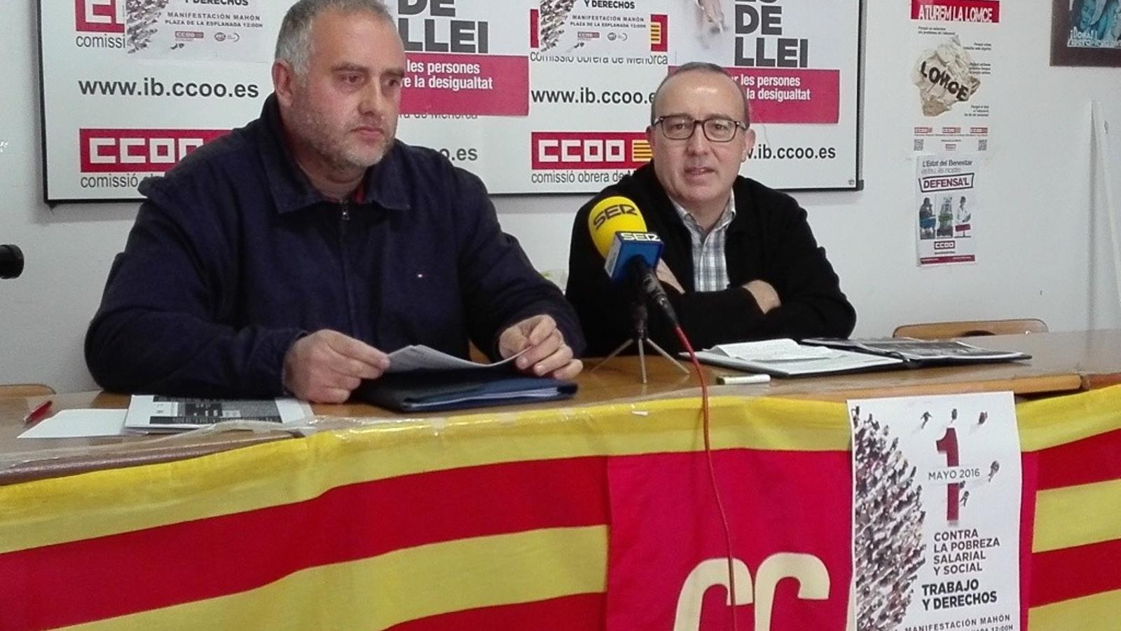 Servando Pereira (el primer començant per l'esquerra) continuarà quatre anys més de secretari general de la UGT a Menorca.