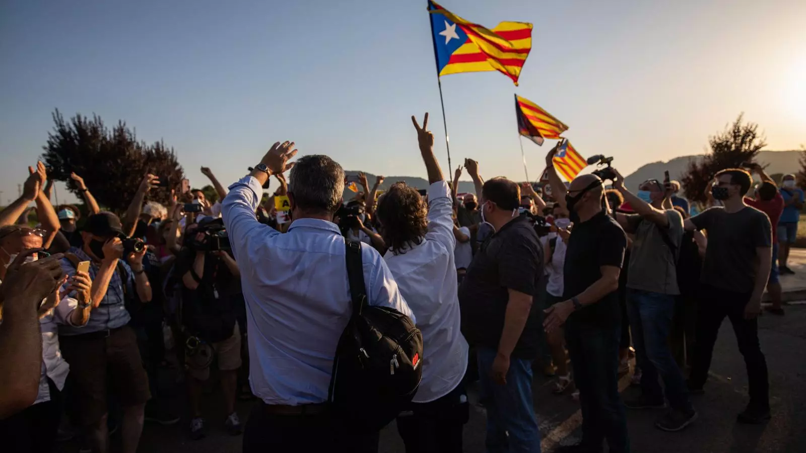 Joaquim Forn i Jordi Cuixart abans d'ingressar en la presó de Lledoners el 28 de juliol