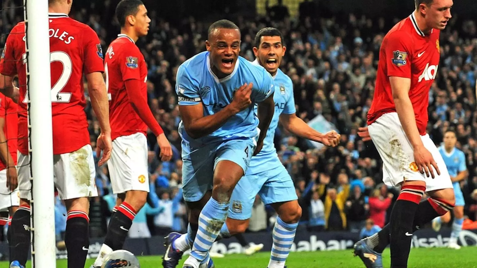 Kompany celebra el gol de cap de l'1-0 pel City