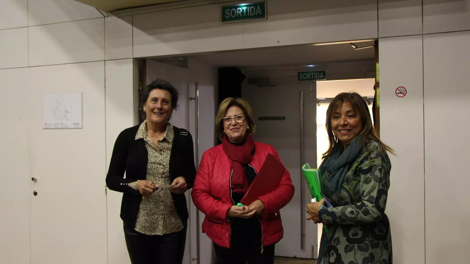 Emi Matarrodona (Tercervia+Independents); Dolors Carmona (PS+Indepdenents) i Conxita Marsol (En Comú per Andorra la Vella) moments abans del debat del Sitca. / M. F.