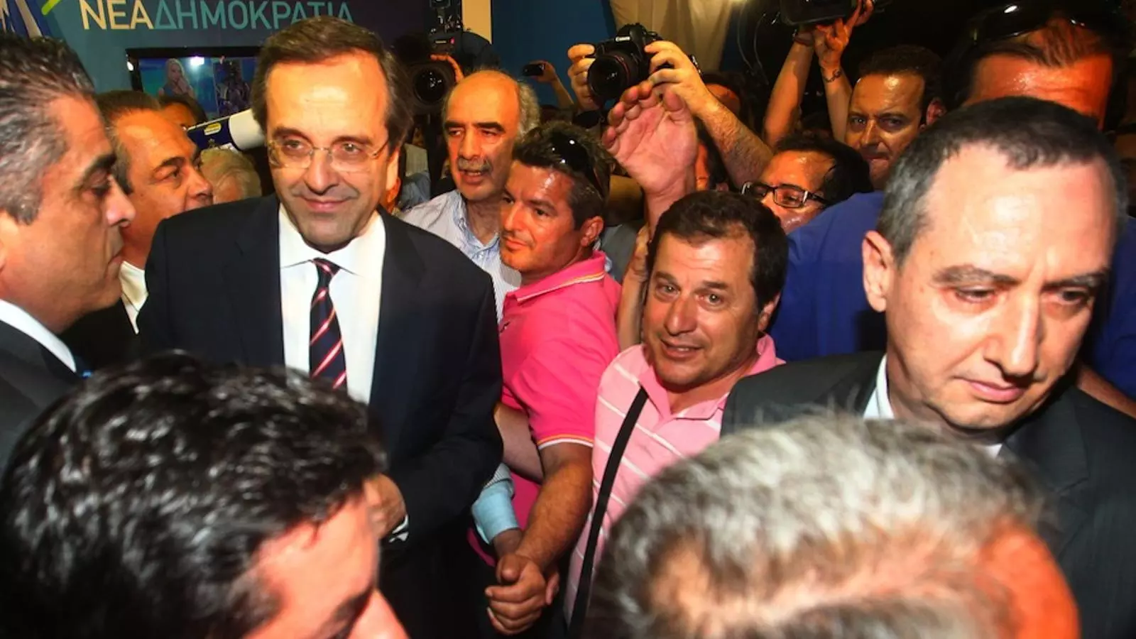 El líder de Nova Democràcia, Antoni Samaràs, celebrant la victòria, a Atenes / EFE