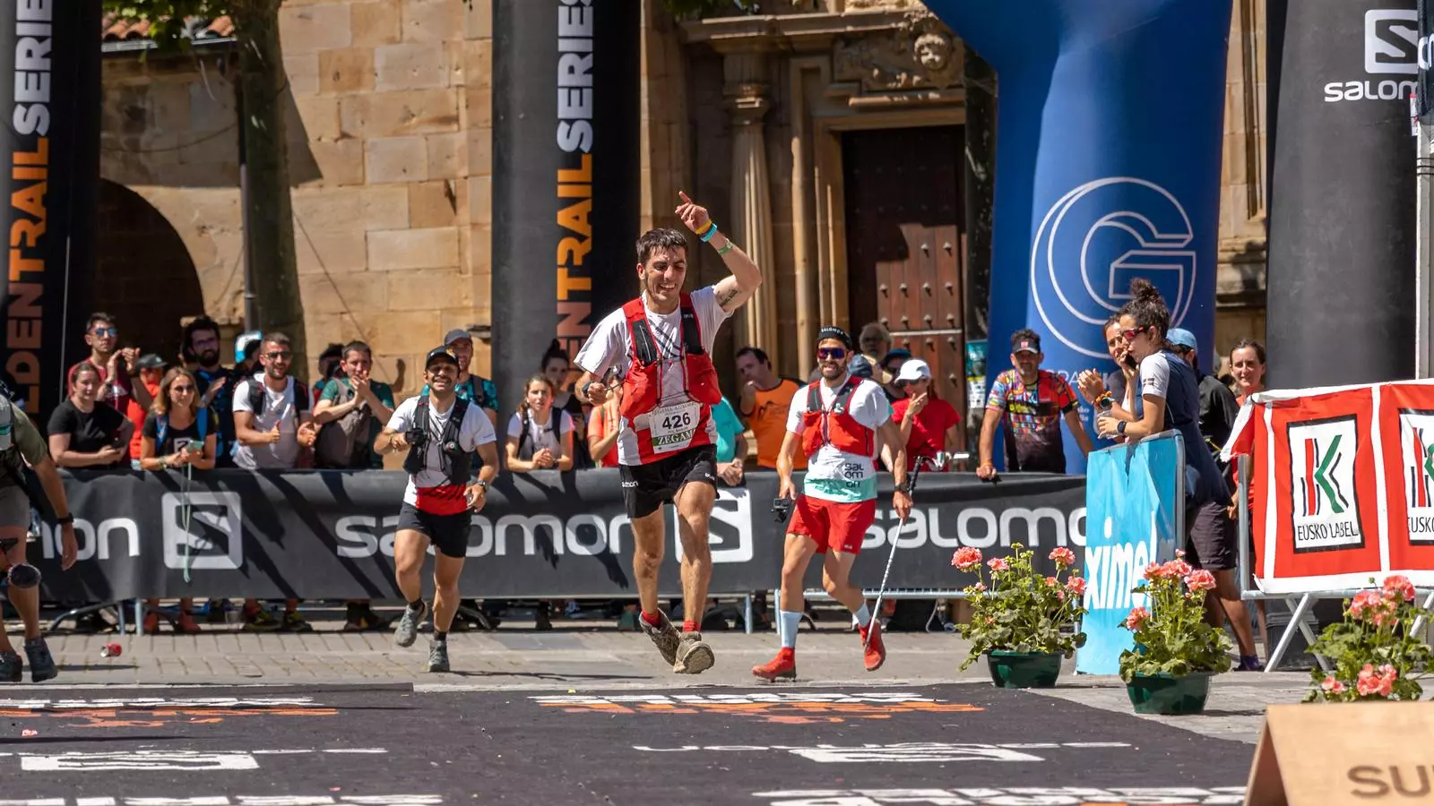 Pol Makuri, l'atleta amb paralisi cerebral que finalitza maratons de muntanya