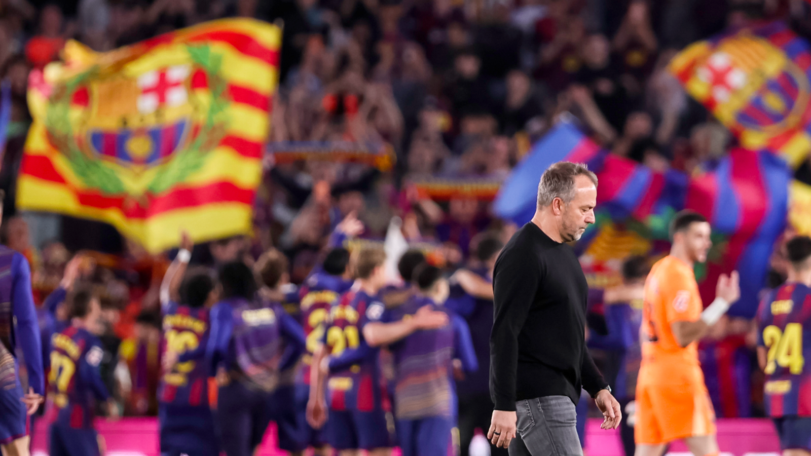 Hansi Flick walking towards the locker room after the derby against Espanyol.