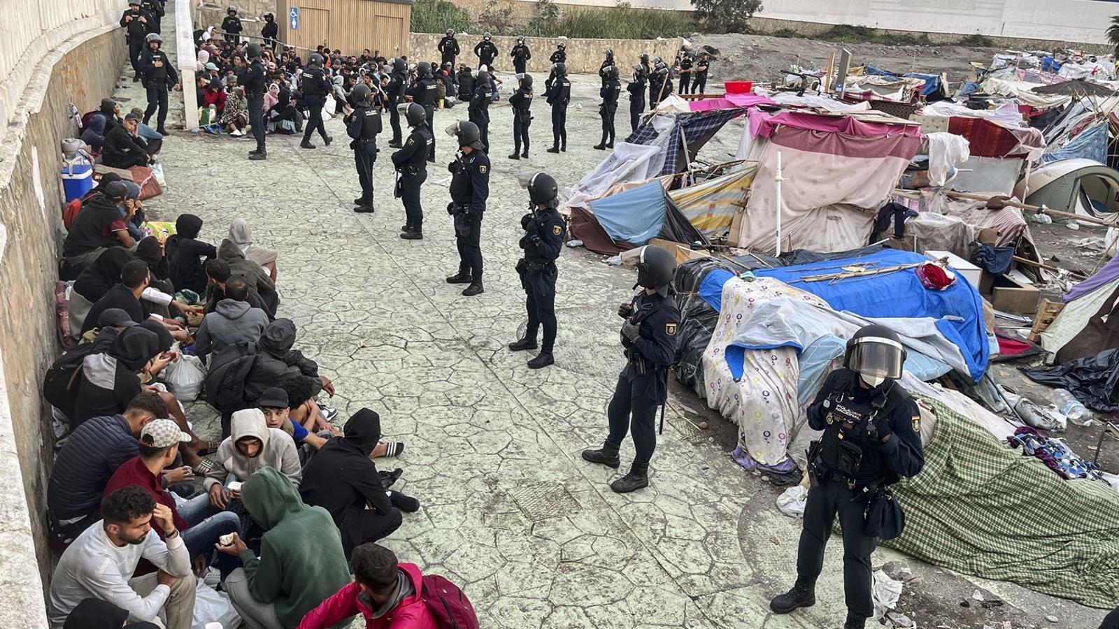 The eviction of immigrants on the beach of Benitez, in Ceuta, Tuesday, September 29.