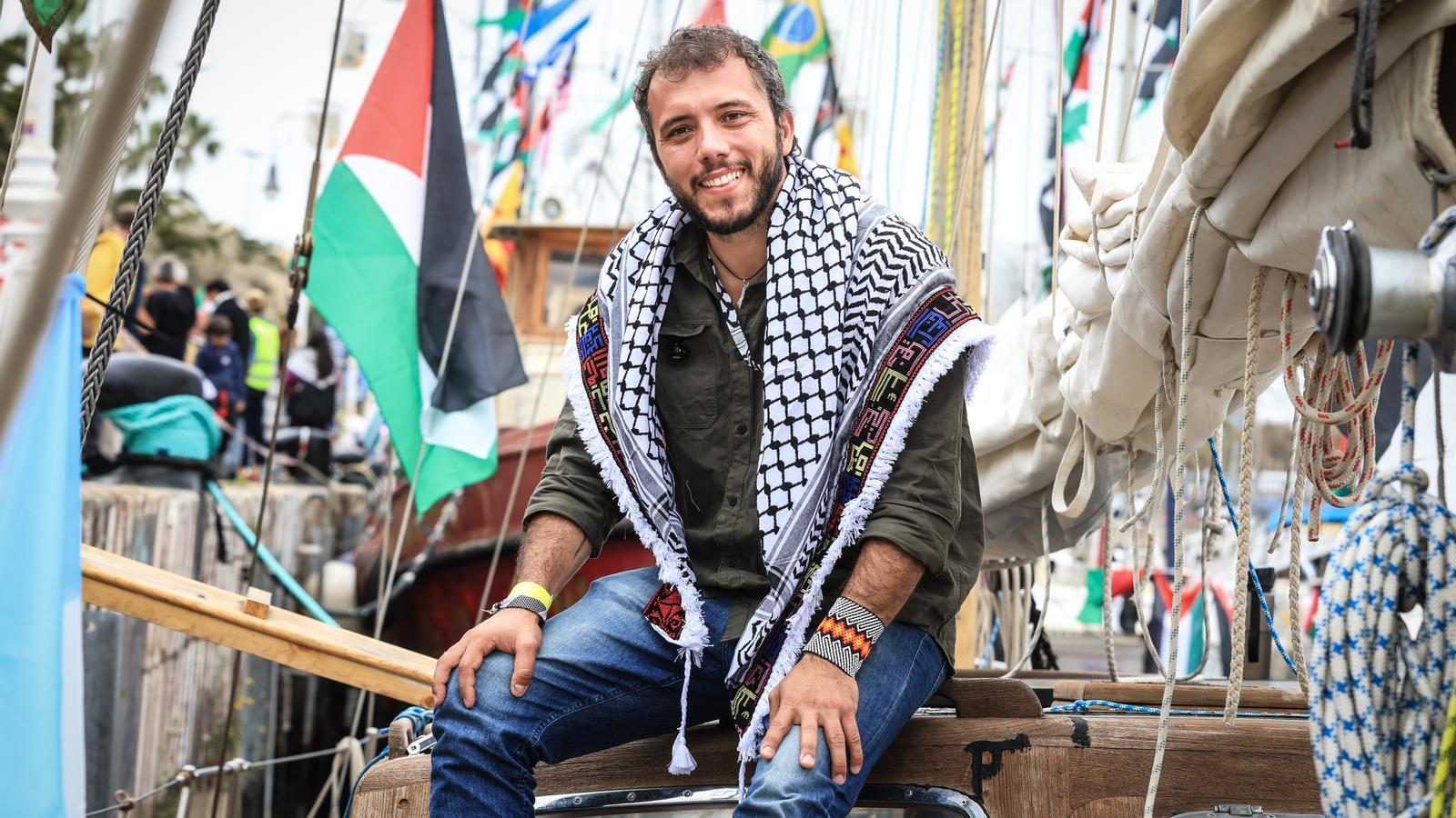 Thiago Ávila, en uno de los barcos de la Global Sumud Flotilla, esta mañana en el Moll de la Fusta.