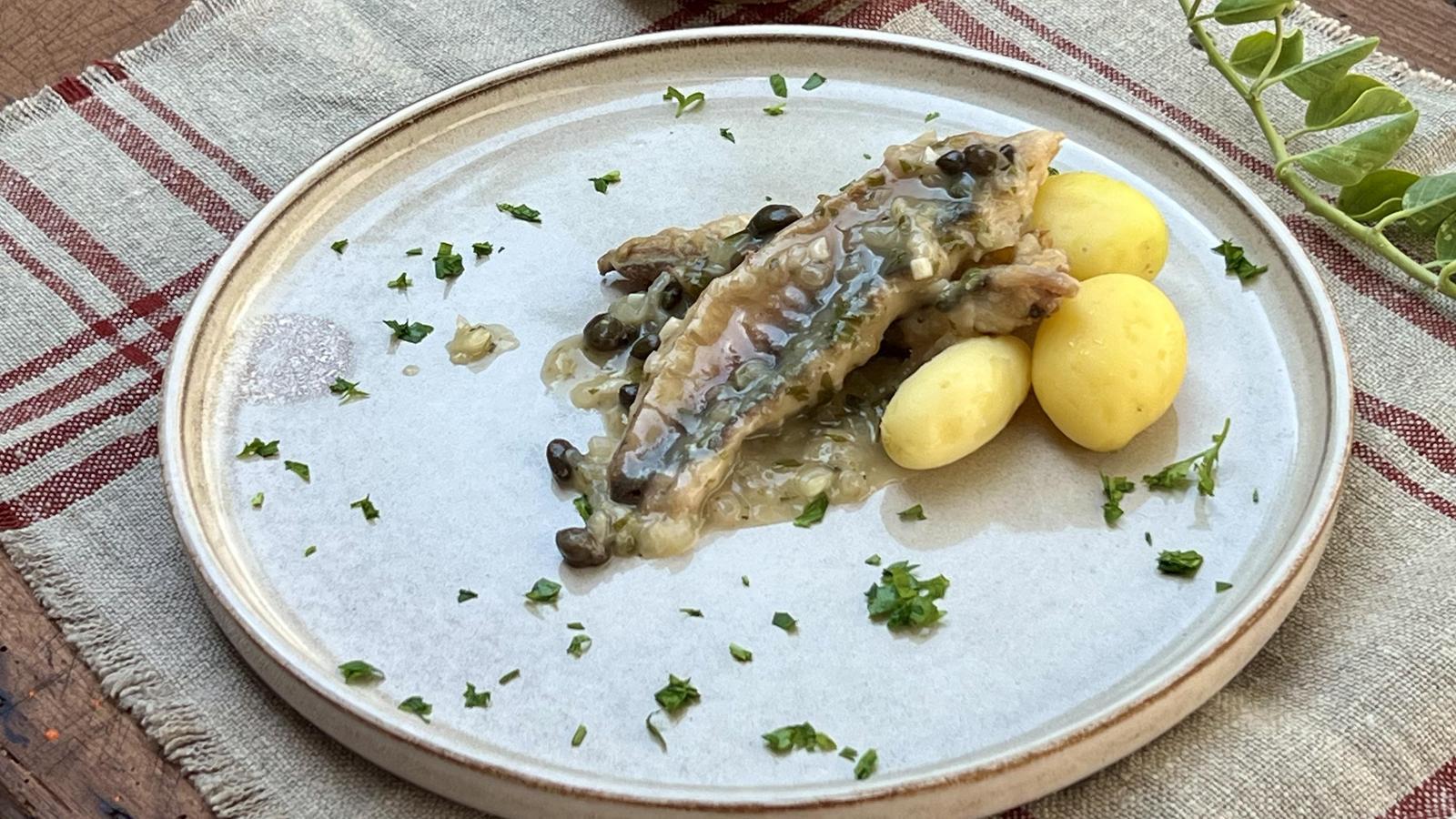 Fried mackerel with capers based on Antoni Pinya's recipe.