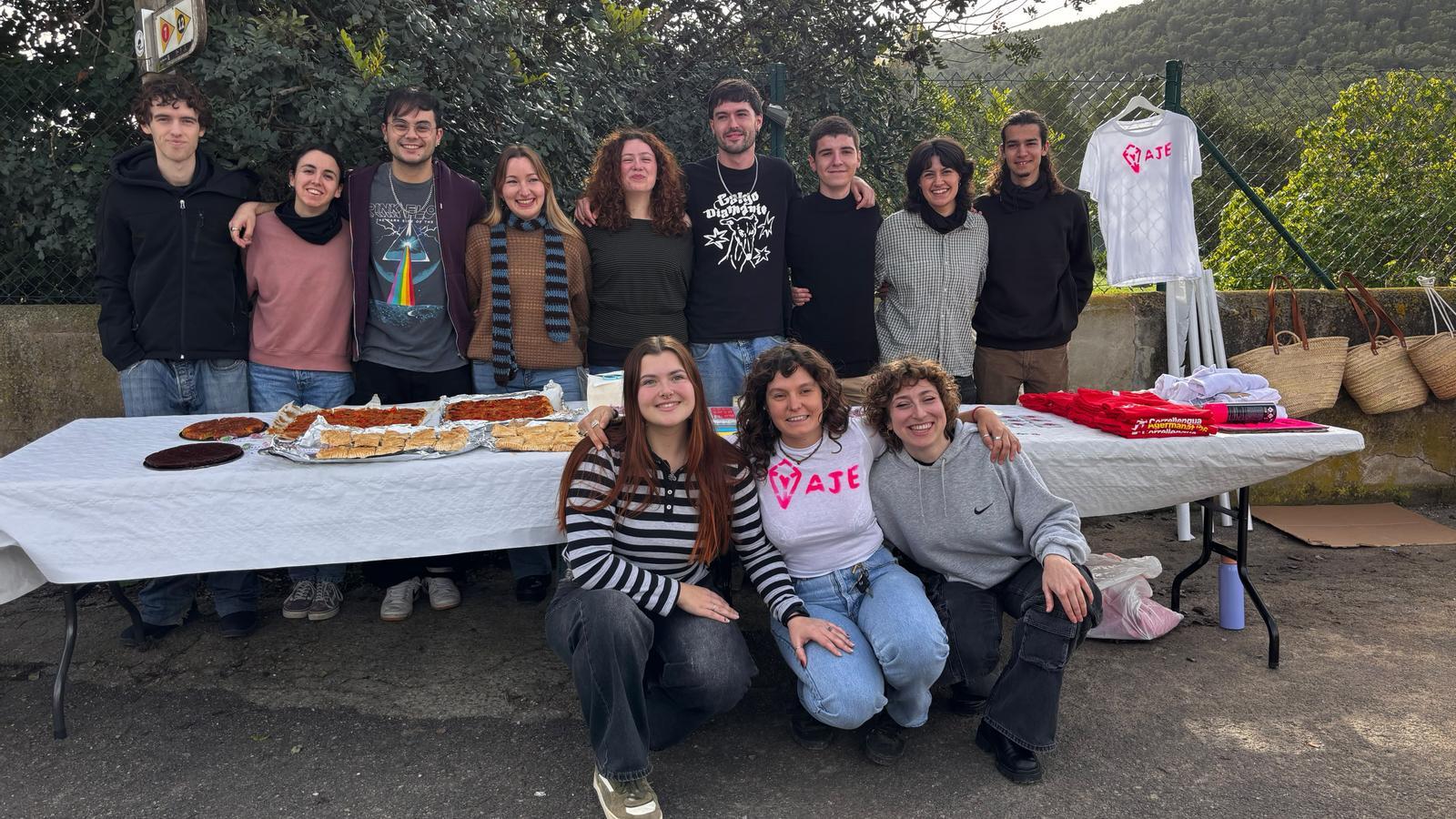 Founding group of Joves d’Eivissa. Sílvia Ramón is the first in the bottom row and Marc Serra, the last in the top row.