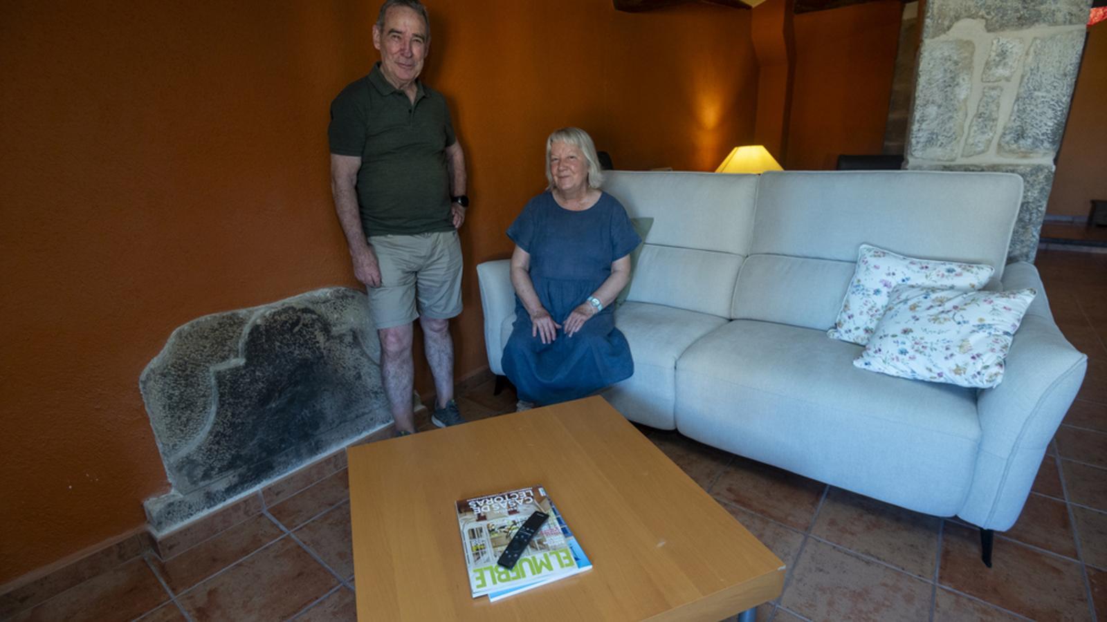El Àngel y la Pili en el desván de Horta de Sant Joan donde se instaló Picasso