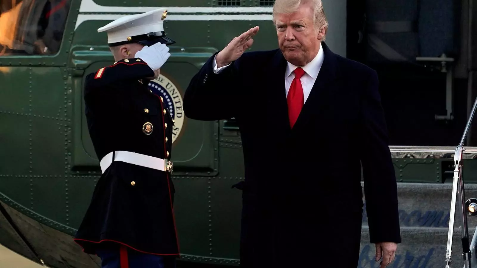 Trump va cancel·lar ahir el seu viatge a Mar-a-Lago a l’espera de si el Senat aprovava un nou pressupost temporal per evitar el tancament del govern.