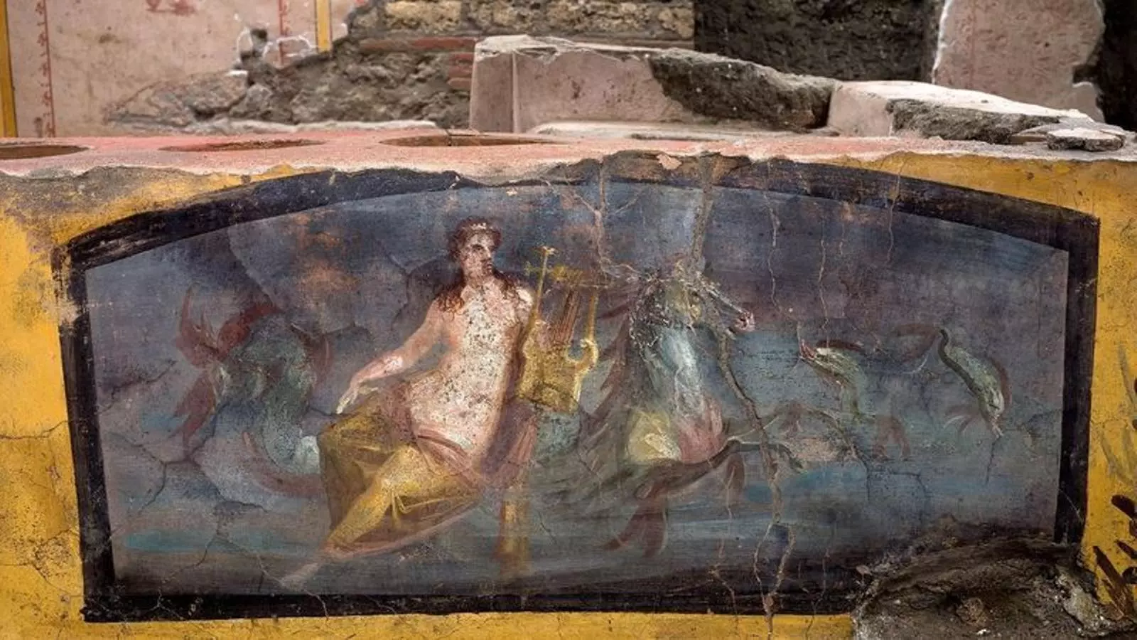 Detall del frontal del taulell del 'thermopolium' trobat a Pompeia.
