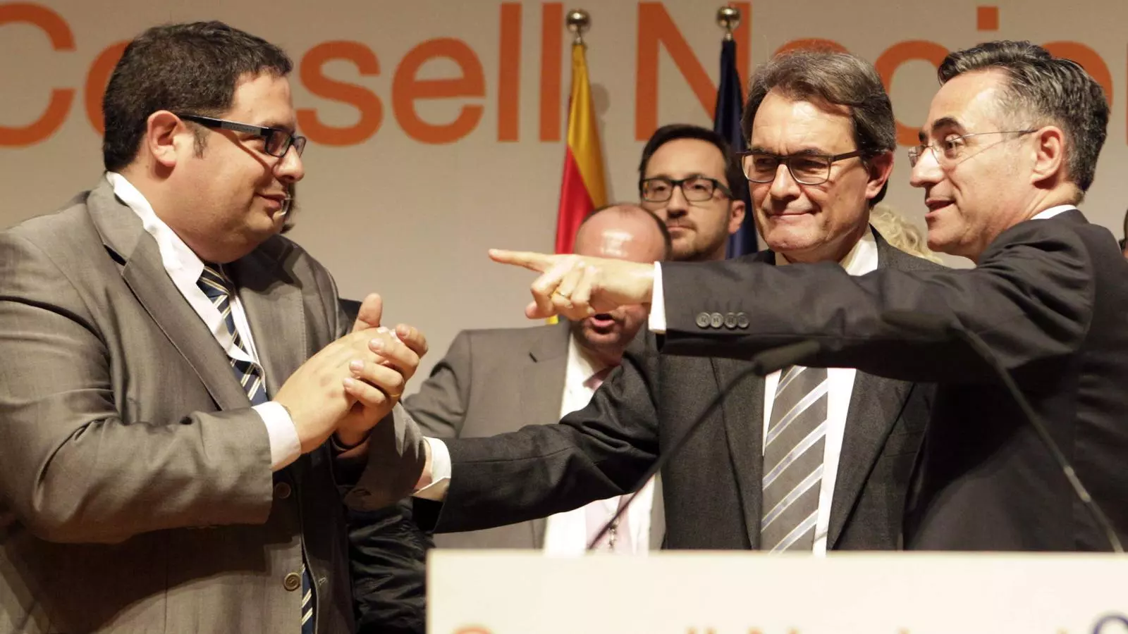 LES CARES DEL 25-M 01. Francesc Gambús i Ramon Tremosa. 02. Ernest Maragall i Josep Maria Terricabras. 03. Elena Valenciano i Javi López. 04. Ernest Urtasun. 05. Miguel Arias Cañete.