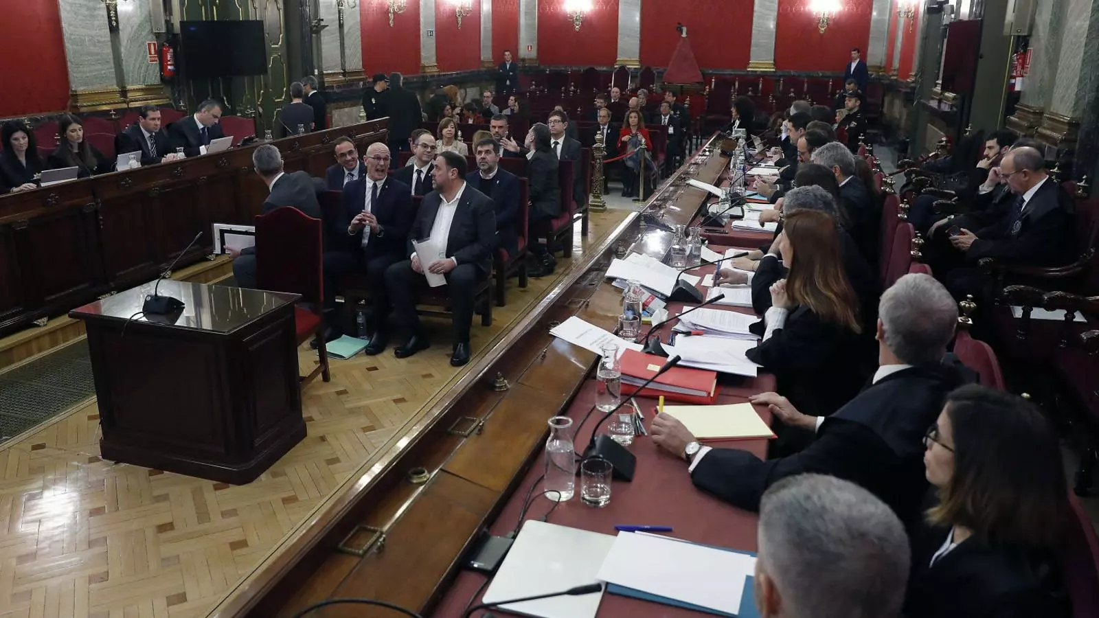 Els líders independentistes el primer dia del judici oral al Procés al Tribunal Suprem.