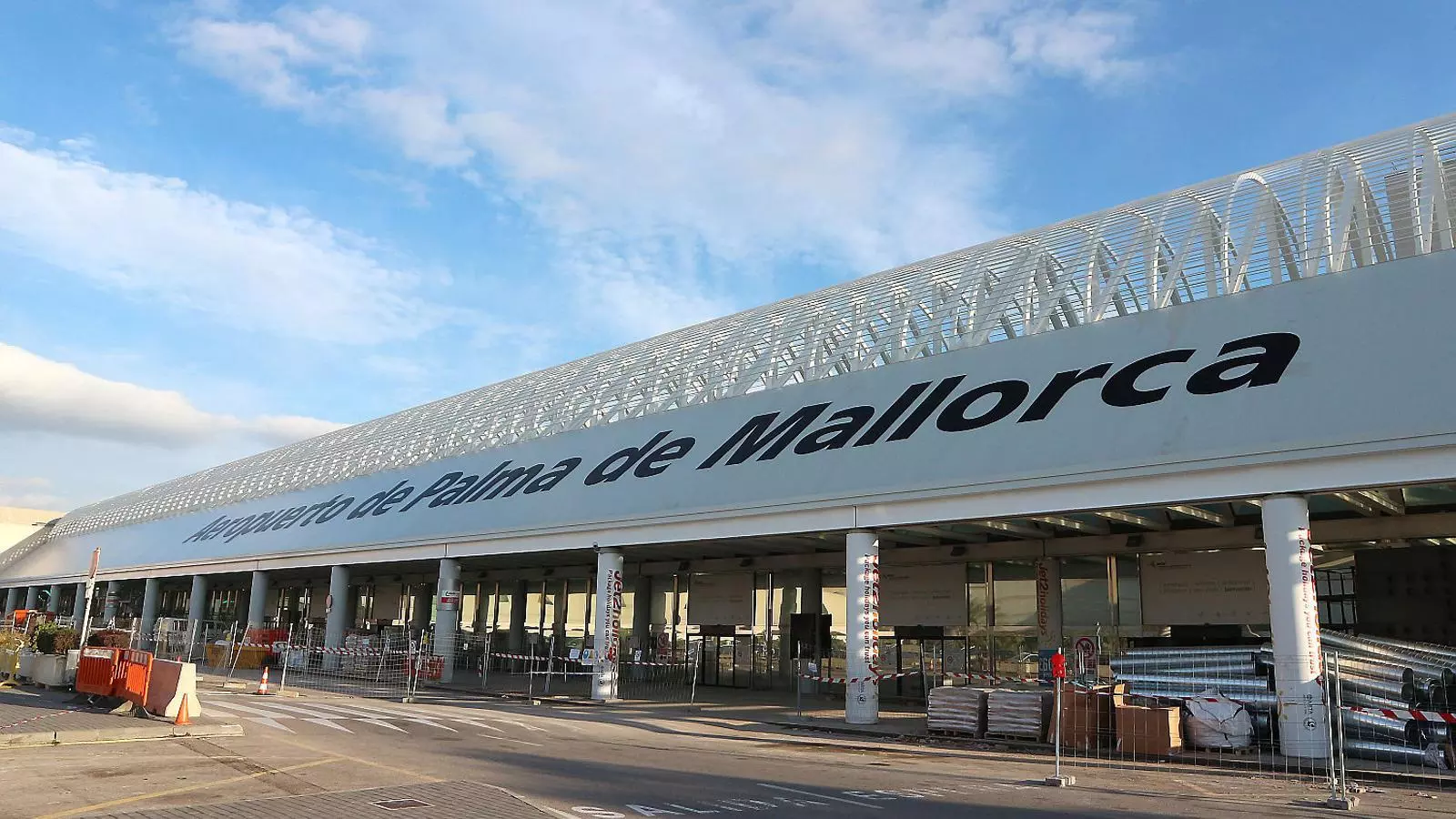 Aeroport Internacional Ramon Llull: el canvi que no arriba