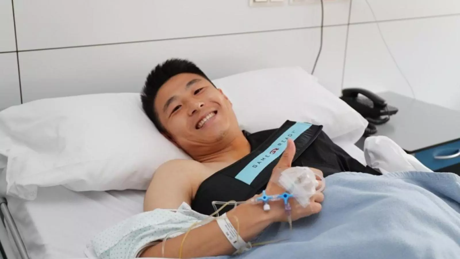 Wu Lei, després de l'operació a l'espatlla