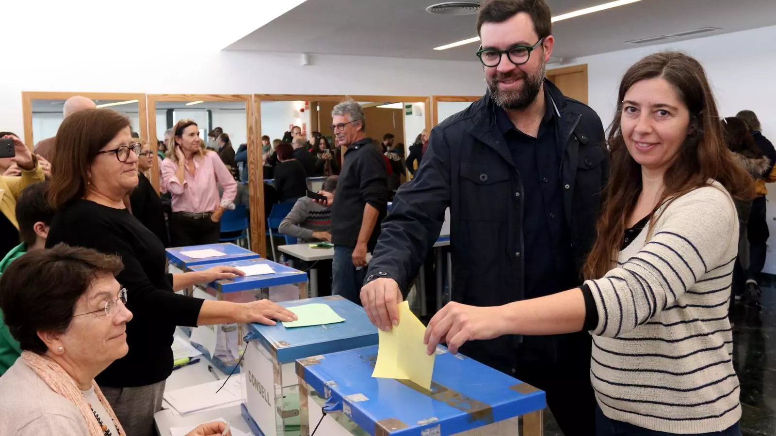 Unes eleccions on voten membres de MÉS.