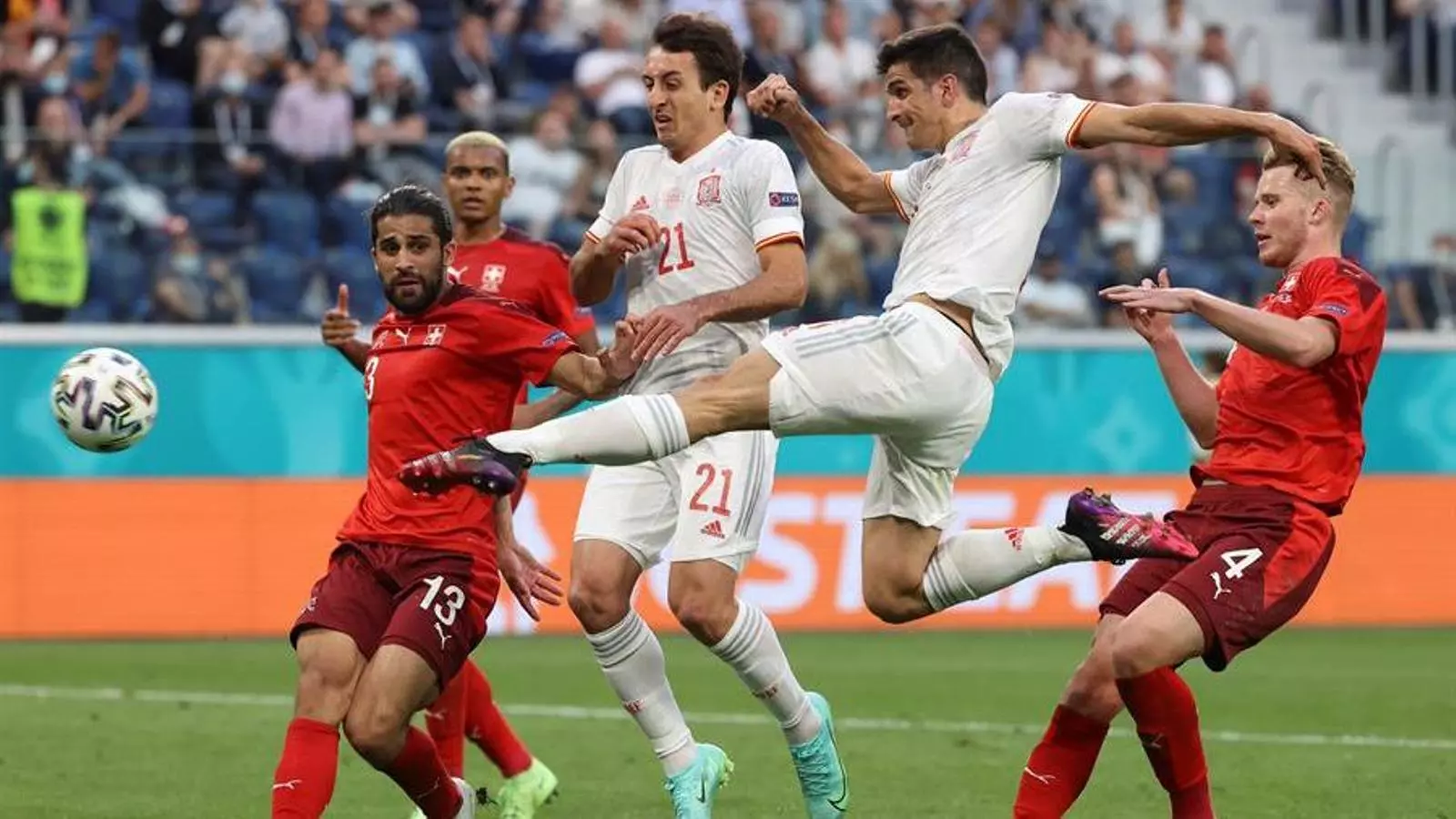 Ocasió d'Álvaro Morata en el partit entre Espanya i Suïssa