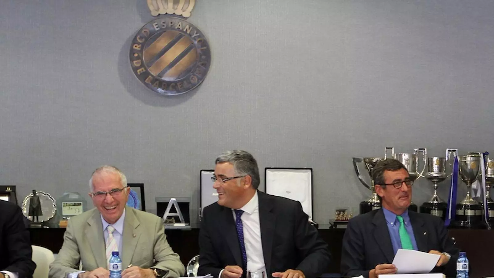 Sergio Oliveró, amb Ramon Condal i Joan Collet, durant un consell d'administració / MANOLO GARCÍA