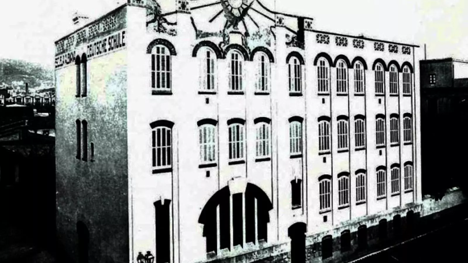 La Deutsche Schule (Escola Alemanya) de Barcelona en una imatge d'arxiu de la dècada de 1920.