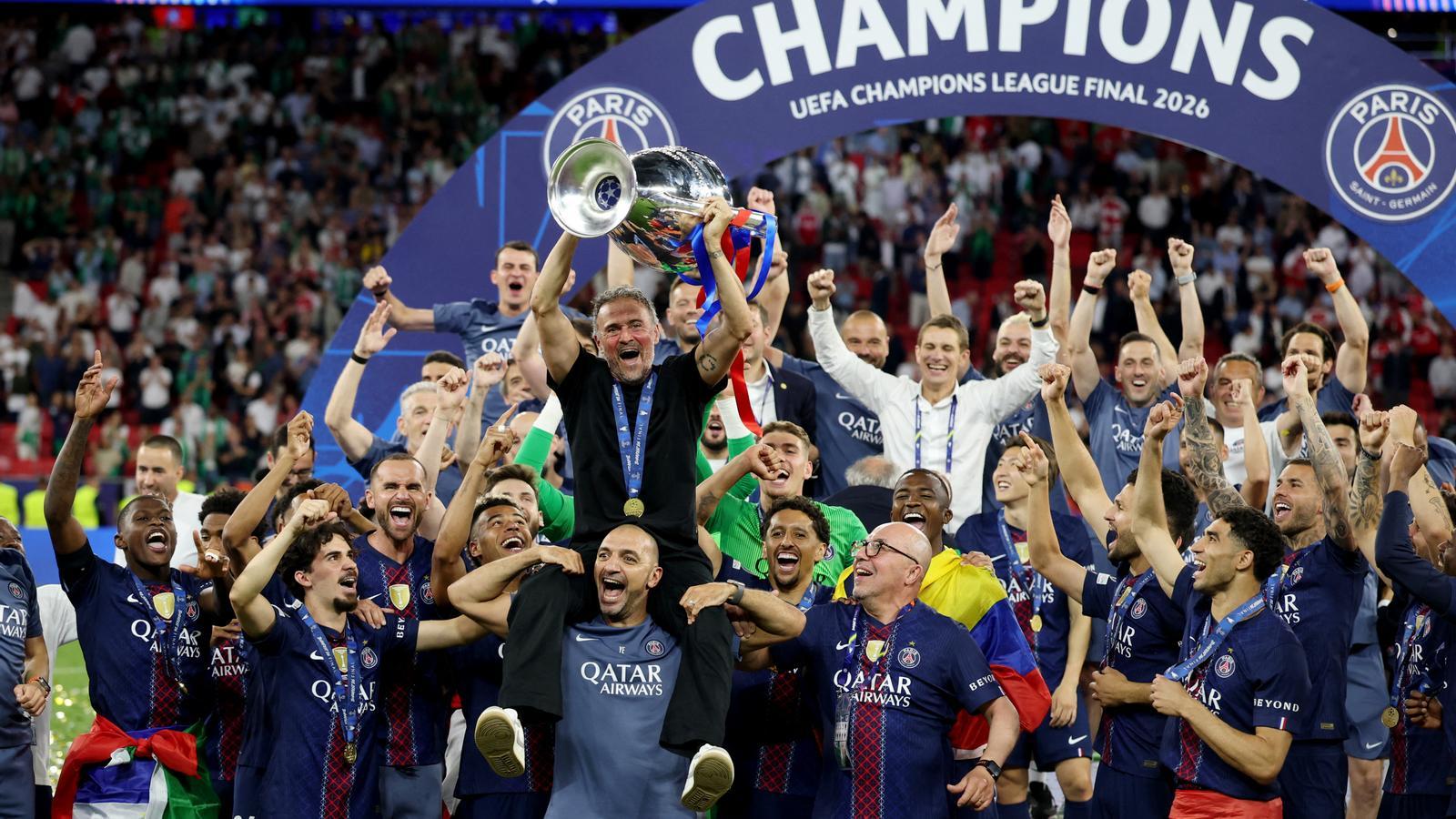 Luis Enrique celebrando su segunda Champions consecutiva con el PSG.